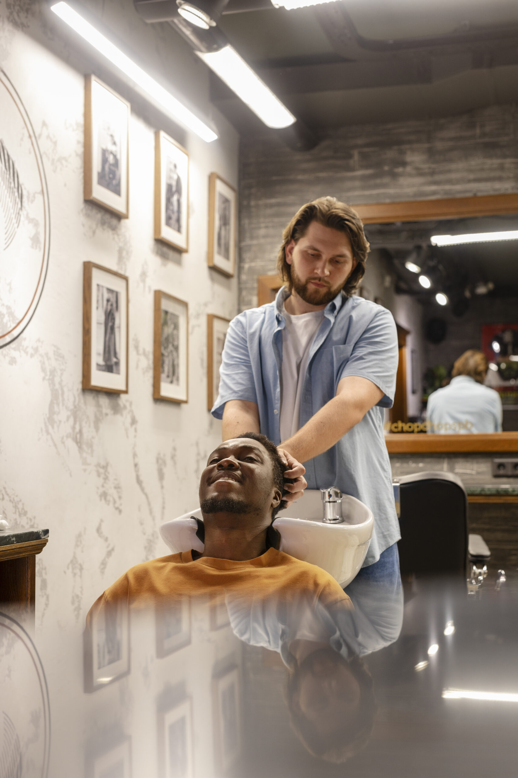 medium-shot-hairdresser-washing-man-s-hair